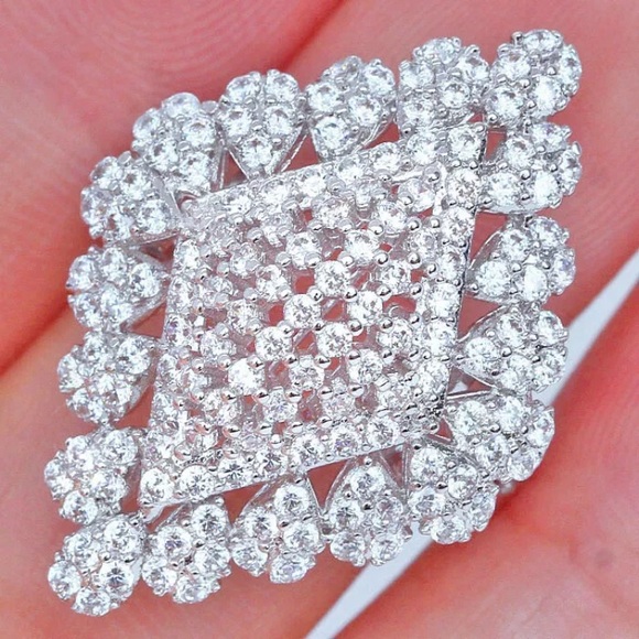 2.6Ct White Gold Round Diamond Size 7 Cluster Ring - Picture 4 of 5